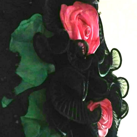 Beautiful skirt with Rose embellishments - Picture 1 of 8